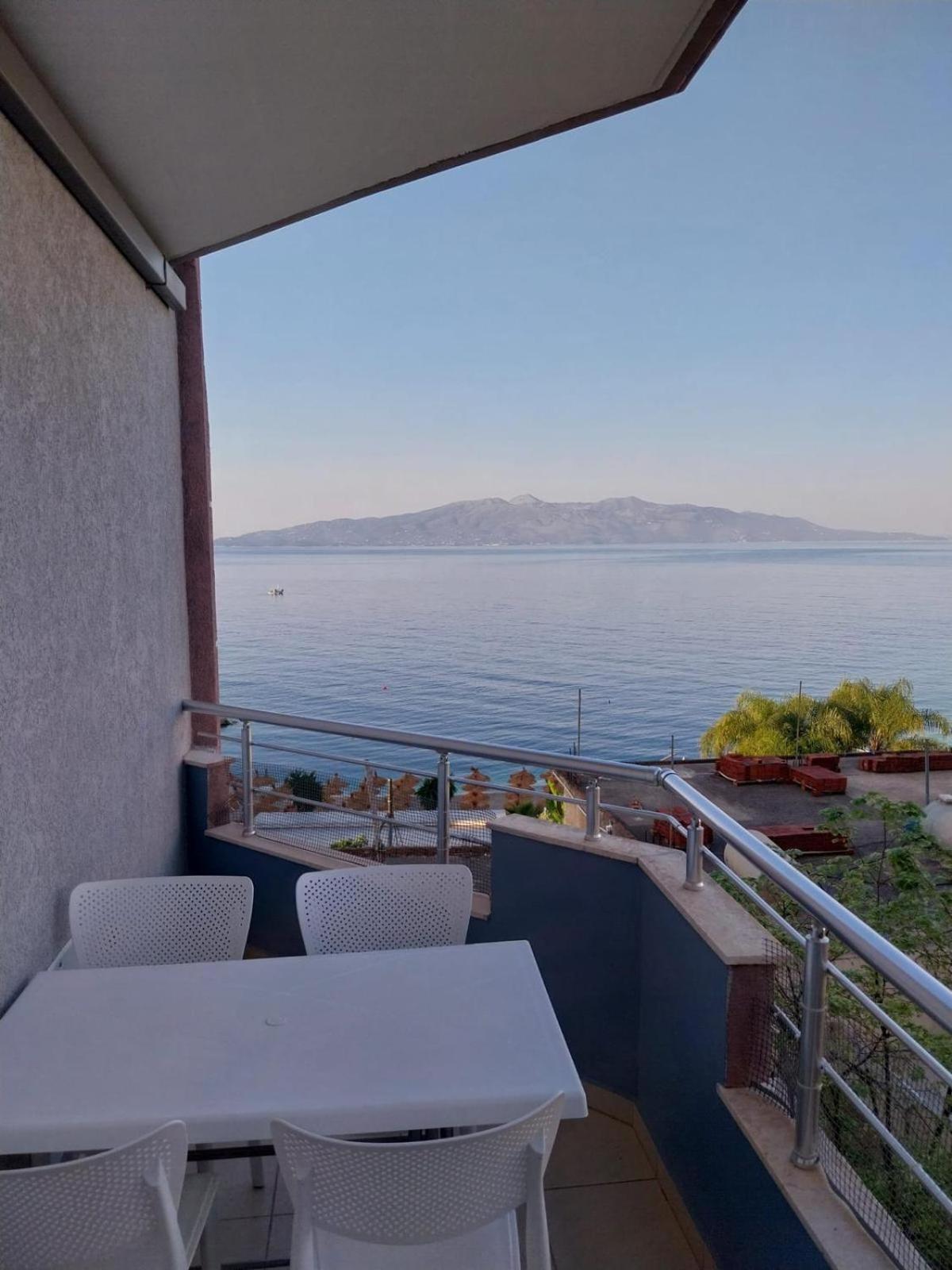Susy Sea View Apartment Sarandë Exterior foto